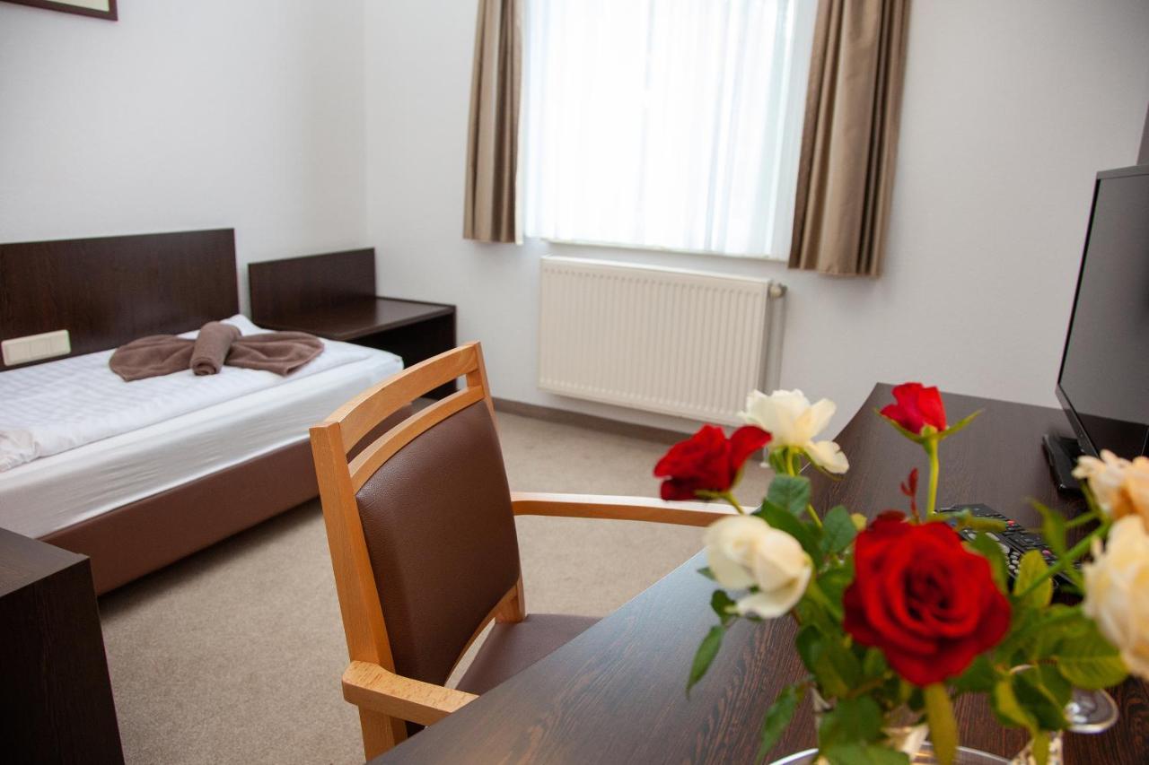 Seehotel Zum Loewen Strasen Extérieur photo
