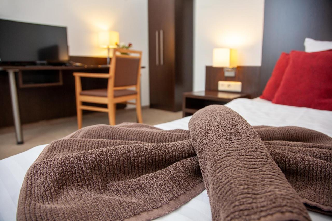 Seehotel Zum Loewen Strasen Extérieur photo