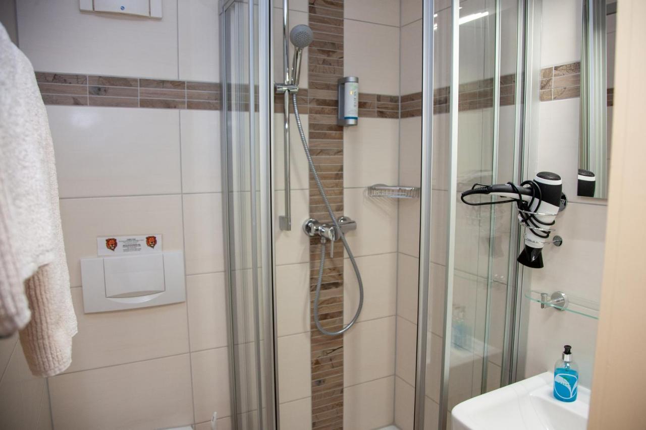 Seehotel Zum Loewen Strasen Extérieur photo
