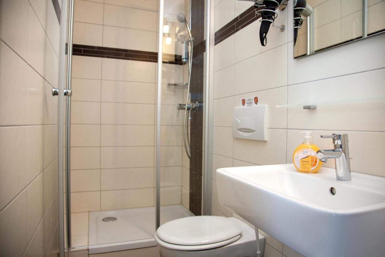 Seehotel Zum Loewen Strasen Extérieur photo