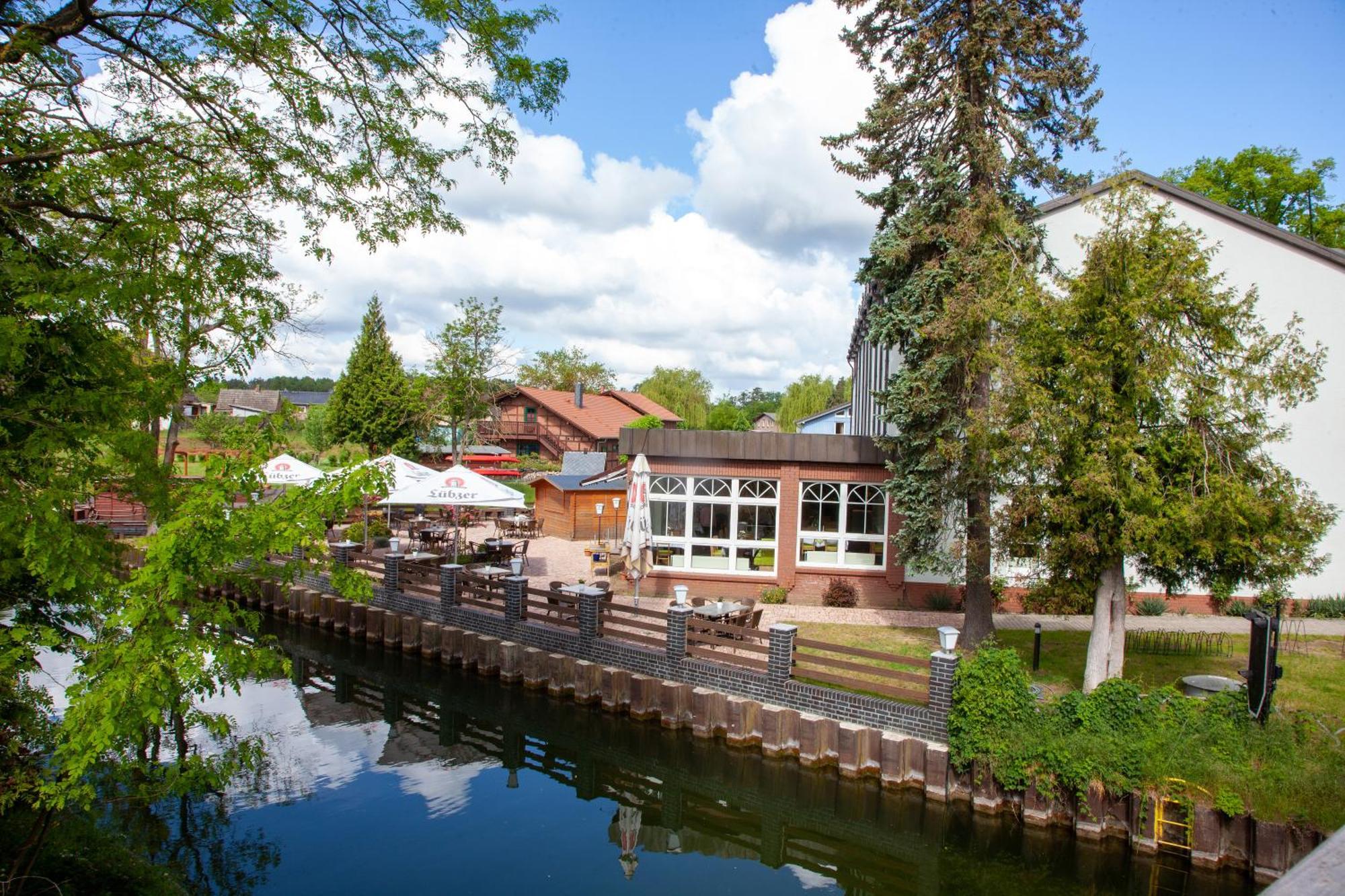 Seehotel Zum Loewen Strasen Extérieur photo